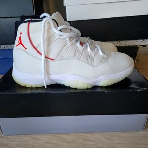 Air Jordan 11 Retro platinum tint